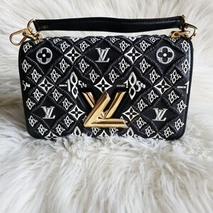 Lupis Vuitton Twist